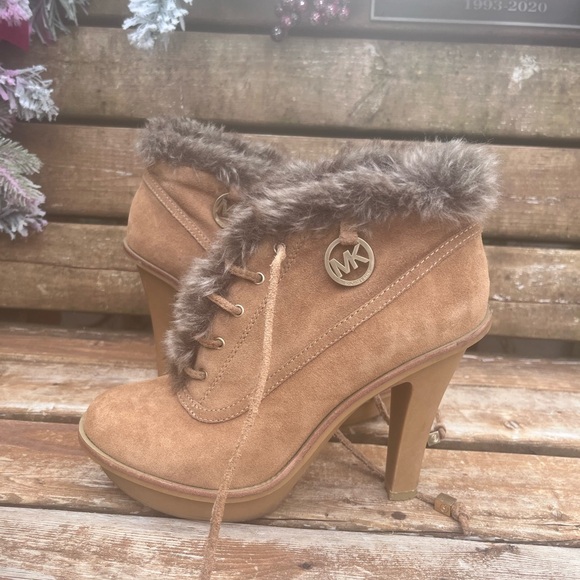 Michael Kors suede leather tan ankle boots with faux fur lining - Picture 6 of 10